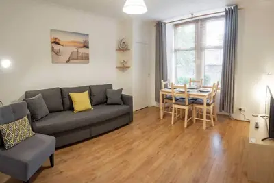 Image de ☆ Quiet Ground Floor Apartment Near University ☆