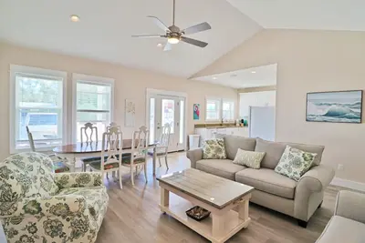 Image de Catch Me By The Sea, Single Level, Great Location, Close To Beach!