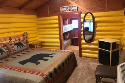 Image de Ashton Log Cabin #1