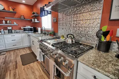 Image de Breathtaking features near the heart of downtown Eagle Idaho!