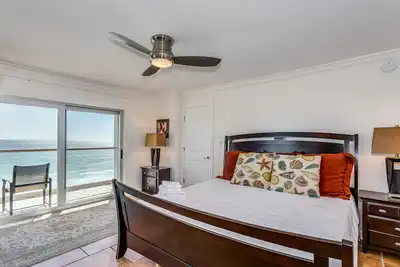 Image de Enjoy this penthouse with peaceful Gulf front views