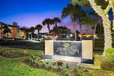 Image de Spacious Lakeside Duplex in Beautiful Jupiter Bay Resort Minutes from Beach!