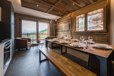 Image de Vaste appartement en vieux bois sur les pistes, vue panoramique