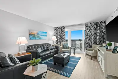 Image de Sunny, beachfront condo with shared pool, free WiFi, & Gulf views