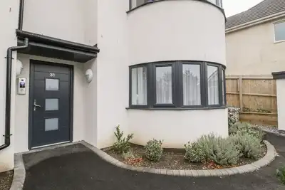 Flat 2, 38 Preston Road, family friendly, with a garden in Weymouth
