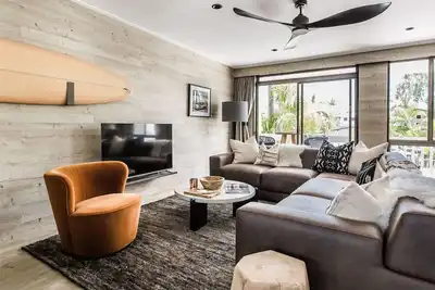 Image de Walk To Beach, Shops, Cafes - Style - Air Con