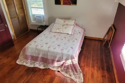 Image de Relaxing Riverfront 1875 Farquar Historic Home