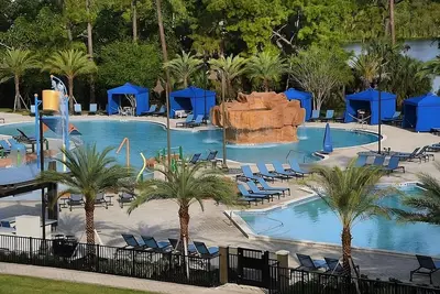 Image de Disney Magic at Our Resort: Poolside Dining, Shuttle, Comfy Rooms in 3 Units