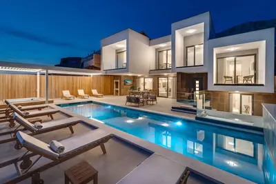 Image de Villa Largo with 4 en-suite bedrooms, heated 33 sqm pool, sea views