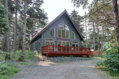 Image de Stunning retreat near the slopes w/ private sauna, gas grill, & spacious deck