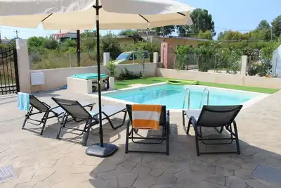 Image de Modern 3 bedroom villa with pool