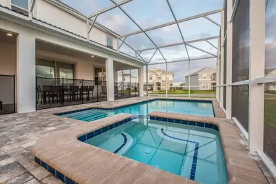 Image de Champions Gate Luxury 10 Bedroom Resort Villa With Spa and Games Room on Golf Course community