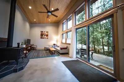 Image de Cozy mountain retreat in the forest-close to Mt Baker Ski Area and pet friendly!