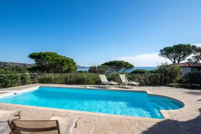 Image de Belle maison de vacances privée avec Wifi, piscine privée, Tv, terrasse, animaux admis et parking