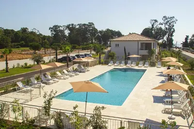 Image de Appartement avec piscine, climatisation, Wifi, Tv, balcon, animaux admis, vue panoramique, parking