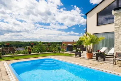 Image de Belle maison de vacances pour 4 personnes avec Wifi, piscine, Tv, balcon, vue panoramique et parking