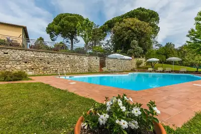 Image de Appartement dans une maison de vacances avec Wifi, piscine privée, terrasse, animaux admis, parking