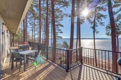 Image de Quiet Waterfront Getaway w\/ Furnished Deck & Grill