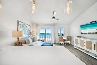 Image de \"Leeward Ii-8 Sand Angels\" | Beachfront Condo | Newly Renovated | Beach Towels