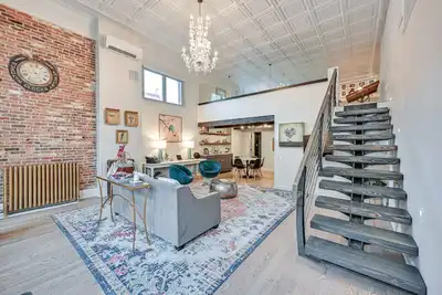 Image de 0776: Walk to Arkansas River: Historic Palace Loft