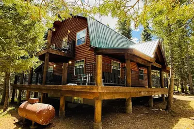 Image de Blue Pines Cabin+6 Bdrms+18m to Ynp+WiFi+Near Lake+Hot tub
