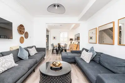 Image de 6 Longfield Terrace · Elegant, Modern 5 Bed House with Free Parking I Pass The Keys