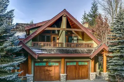 Image de Ski in\/out luxury 3 bedroom and den townhome