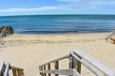Image de Steps to the beach! 4 Bedroom 2 bathroom home less than 500 ft to beach
