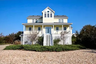 Oceanside In Corolla with a private pool, hot tub, elevator, & rec room