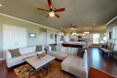 Image de Dog-friendly, Gulf view getaway w/ free WiFi, central A/C, private washer/dryer