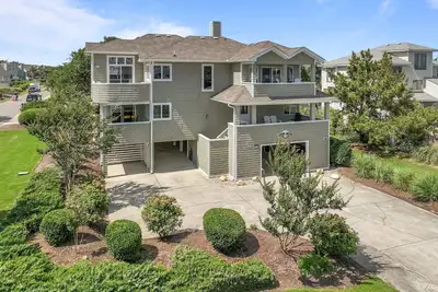 Ocean side home in Corolla Light with hot tubs and shared oceanfront pools
