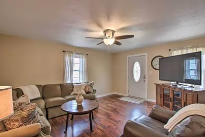 Image de Cottage w/ Yard, Walk to Historic Attractions