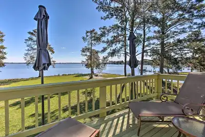 Image de Riverfront New Bern House: Gourmet Kitchen & View!