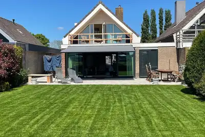 Luxe vrijstaande  woning   Met een royale tuin op zuiden