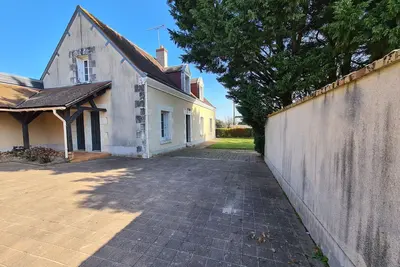 Image de Maison de Charme avec Piscine Chauffée et Tennis à Proximité du Zoo de Beauval