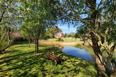 Image de Maison indépendante avec grand jardin, terrasse, plan d'eau sécurisé et salle de jeux près du lac d'Éguzon