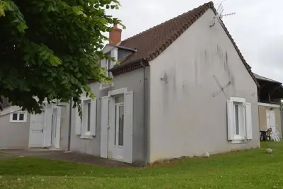 Image de Maison de plain-pied avec grand jardin clos et parking, à 10 min des vignes.