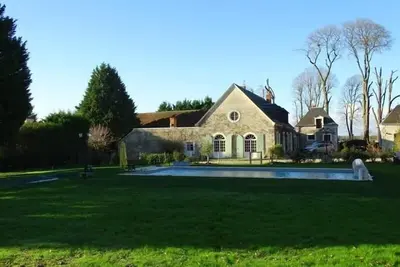 Image de Maison de Charme avec Piscine Chauffée, Proche Châteauroux, Dans une Propriété du 18ème Siècle