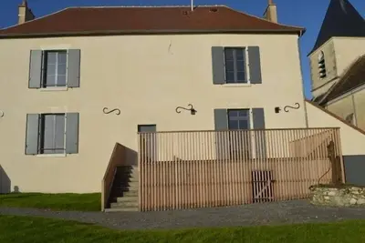 Image de Presbytère écorénové avec terrasse et vue sur étang, proche Parc Naturel Régional de la Brenne