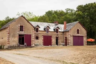 Image de Gîte unique dans propriété historique avec musée, proche Châteauroux, 4 chambres, cheminée, fibre, parking.