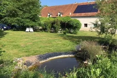 Charmant gîte rénové en Berry avec grand terrain, cheminée, et proximité Unesco et thermes