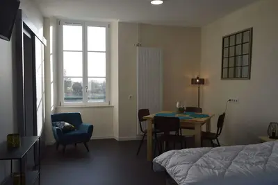Image de Studio écorénové à Lingé avec terrasse et parking, accès mobilité réduite