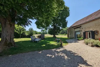Image de Grande ferme rénovée avec jardin et loisirs à proximité