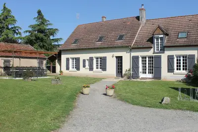 Image de Gîte spacieux en pleine nature avec grand jardin, activités extérieures, proche sites historiques et commerces