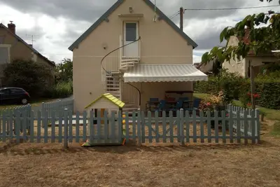 Gîte chaleureux à 20min du Zoo de Beauval avec terrasse, climatisation et jeux extérieurs