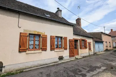 Image de Maison de Bourg Rénovée avec Jardin et Salle de Jeux à Levroux