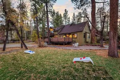 Image de Walk to the Lake, Sand Volleyball Court, Pool Table, Deck | Gambler by AvantStay