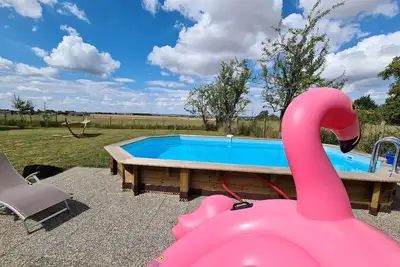 Image de Charmante Longère avec Terrasse et Piscine Chauffée, proche châteaux et zoo, en pleine nature