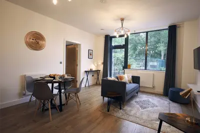 Image de Robin-Moderne-Appartement-Salle de bain privée séparée-Vue sur Rue