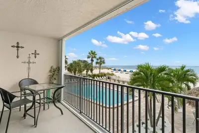 Image de Get Away In This Well-Appointed Gulf Front Condo